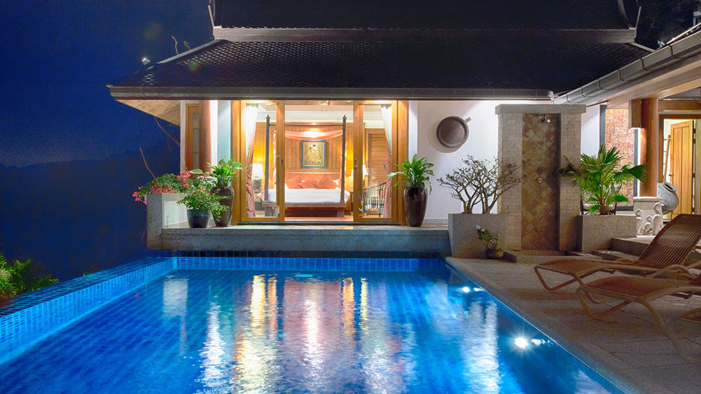 Baan Surin Sawan - Pool and bedroom at night
